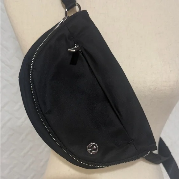 Lululemon Athletica Black Belt Bag - Picture 2 of 3